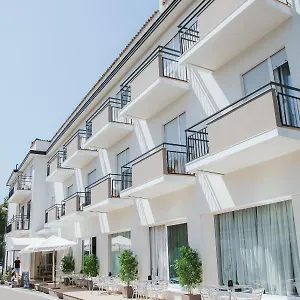  Hotel Laura